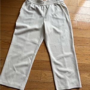 Lululemon Softstreme High-Rise Straight-Leg Cropped Pant - size 8